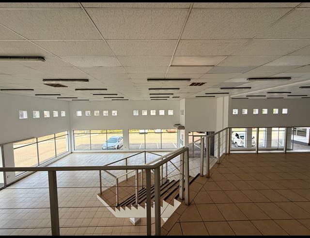 791M² SHOWROOM TO LET IN ALTON